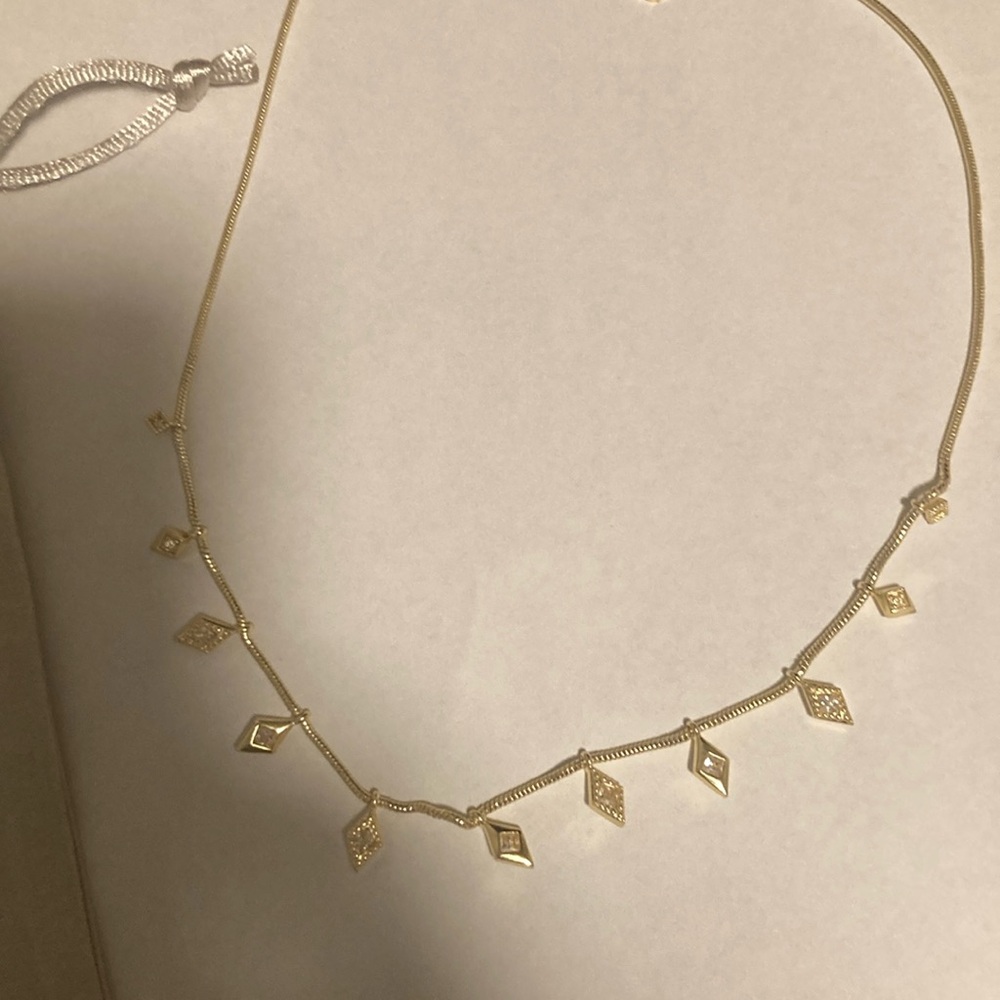 Kendra Scott necklace